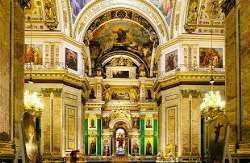 The amazing part of the interior of the cathedral is adorned with 400 kilos of gold. The interior of the cathedral defines the alluring beauty and amb